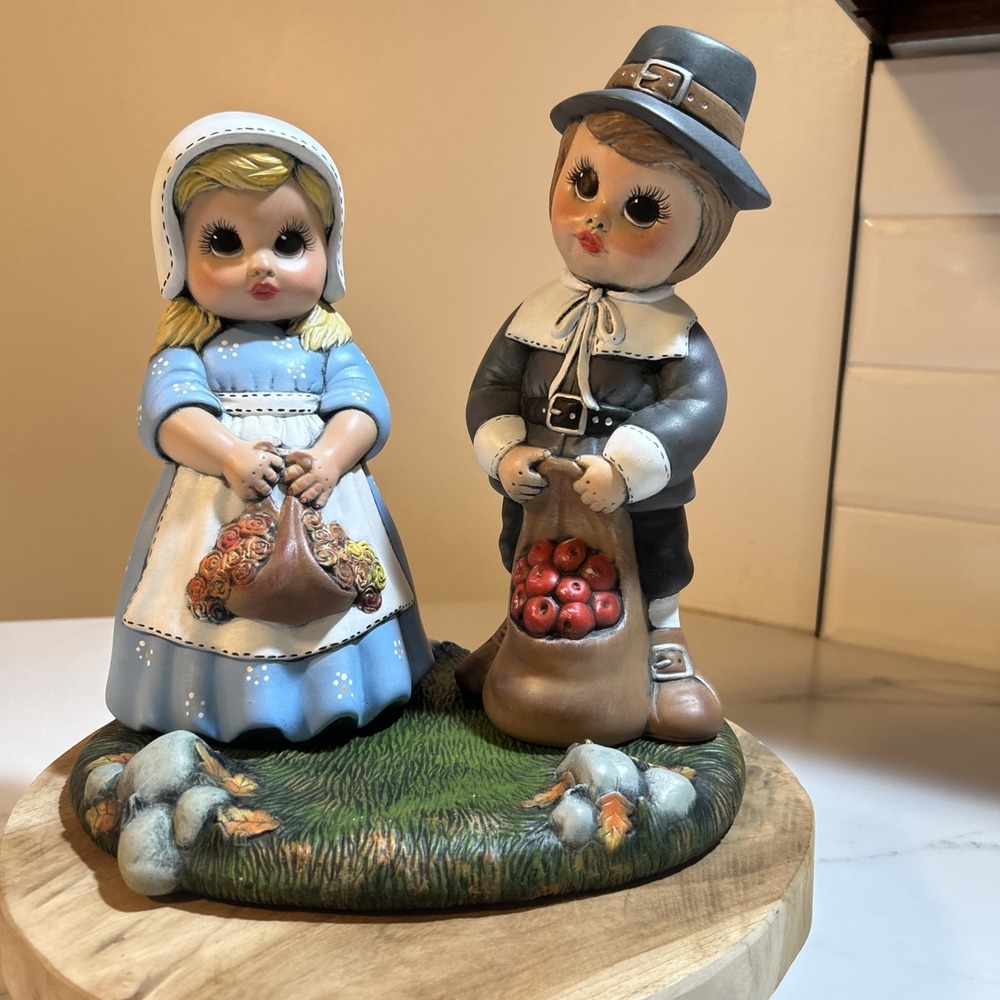 Vintage‎ Hand Painted Ceramic Boy & Girl Pilgrim Thanksgiving Figurines 10"